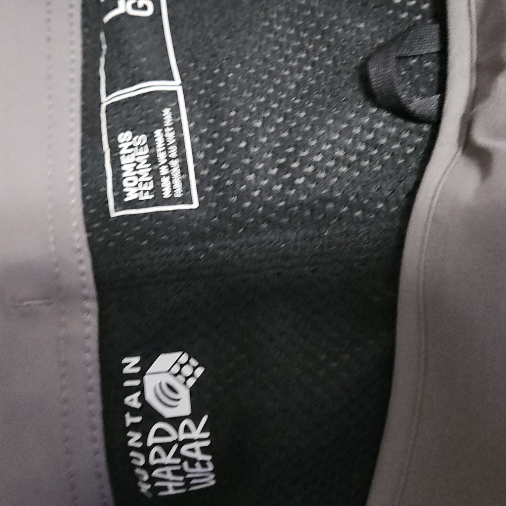 Mountain Hardwear Women's Gray Cargo Pants - Picture 2 of 5